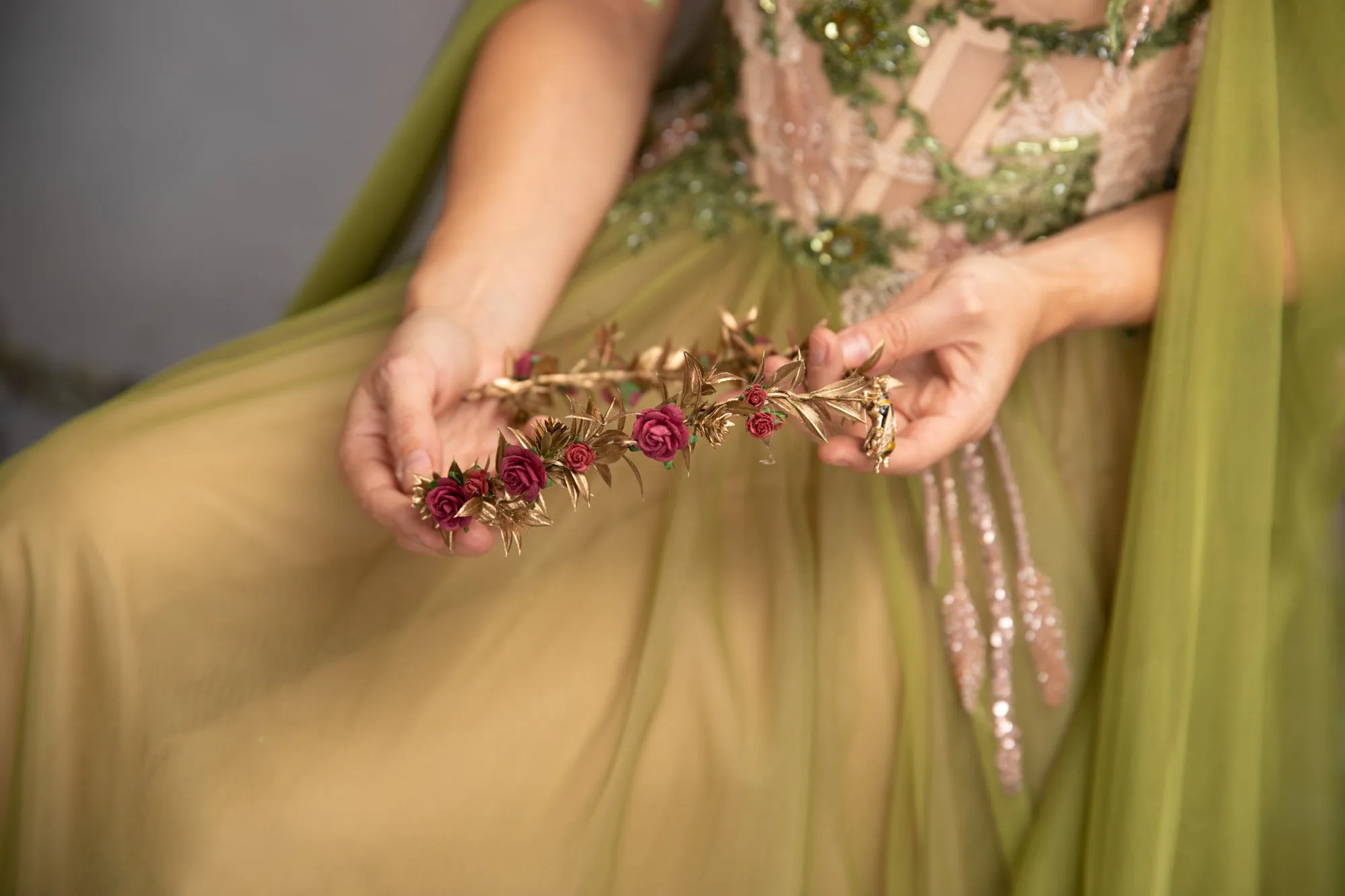 Flower elven tiara with a bee