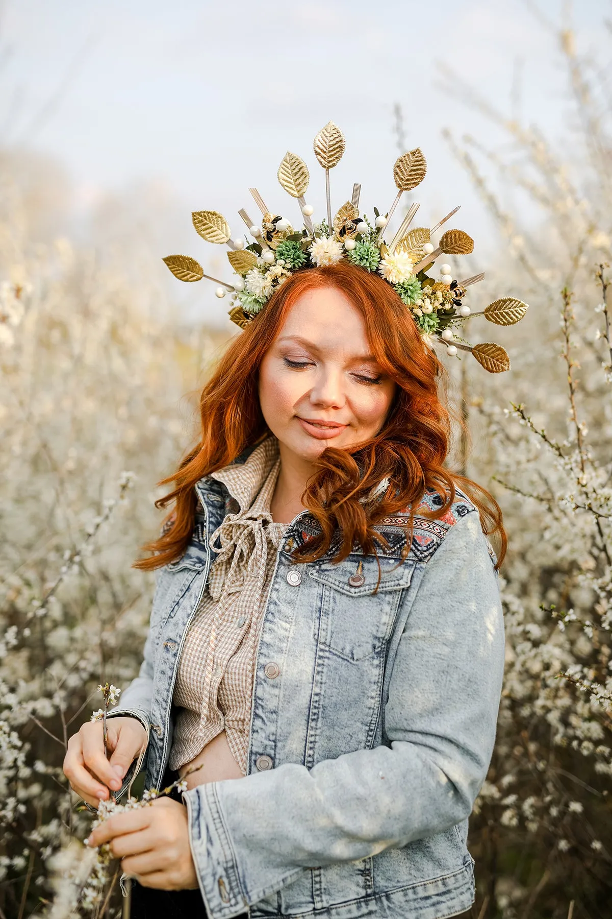 Golden flower halo crown Bees Bridal headpiece Natural green and white headband Met gala sun headpiece Handmade spike crown Beyonce Magaela