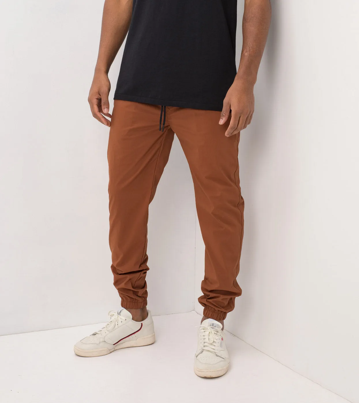 Jumpshot Jogger Dark Bronze