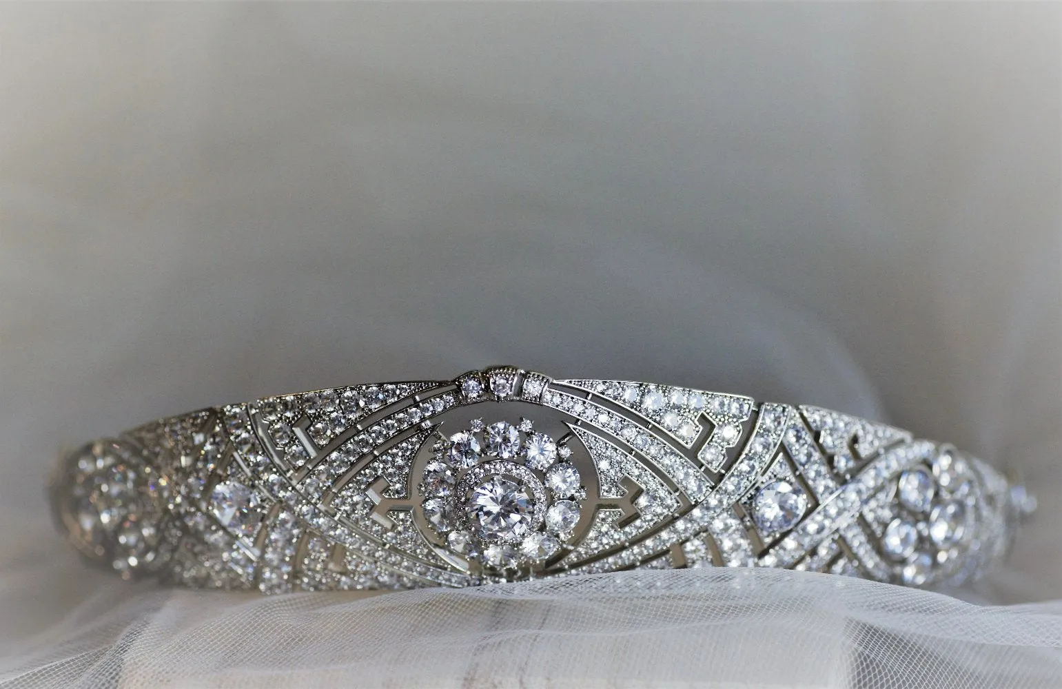 T151. Luxury royal crown, rhinestone wedding tiara crown