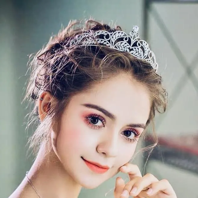 T165. royal wedding bridal tiara rhinestone crown