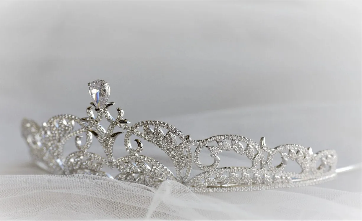 T165. royal wedding bridal tiara rhinestone crown