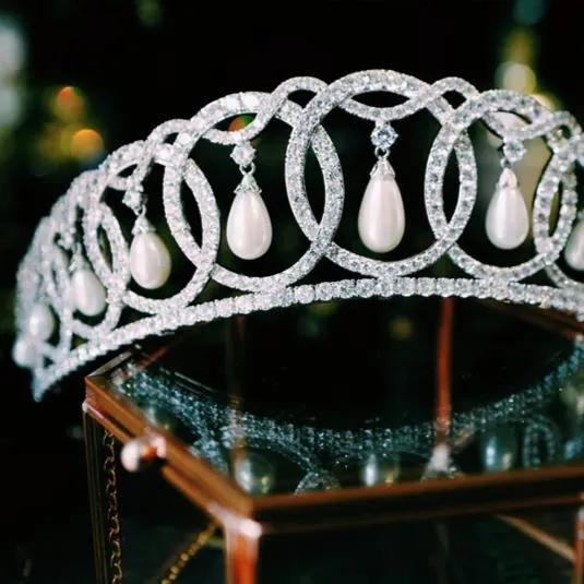 T176. The Grand Duchess Vladimir Tiara Replica, made with rhinestone and pearls.