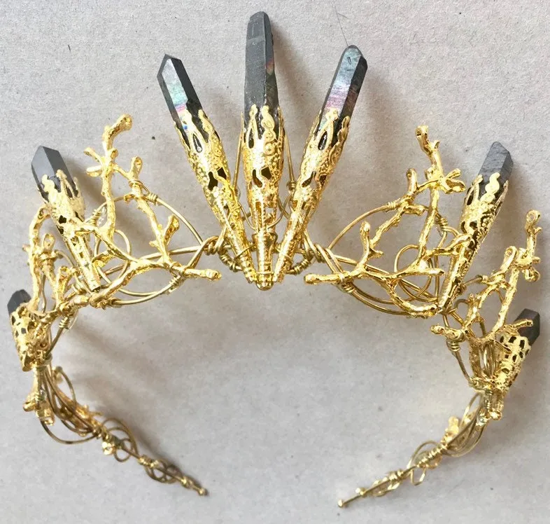 The DUSK VENUS Black Quartz Crown