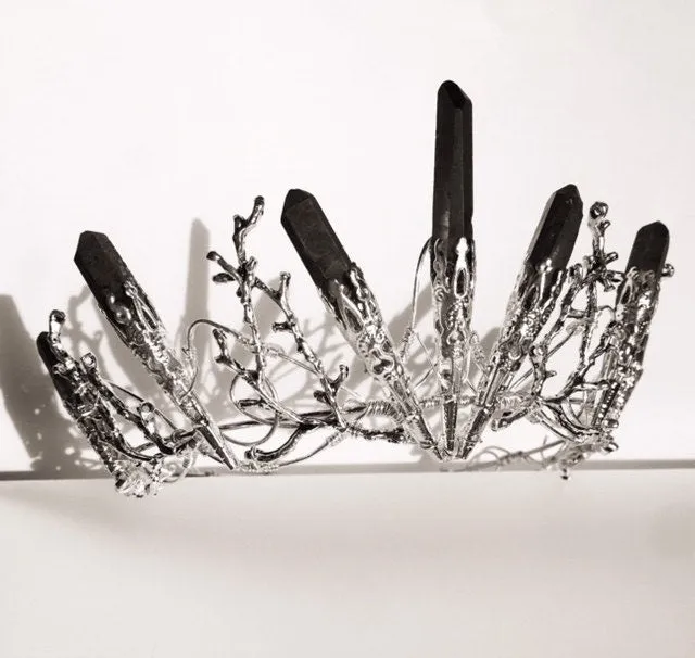 The DUSK VENUS Black Quartz Crown