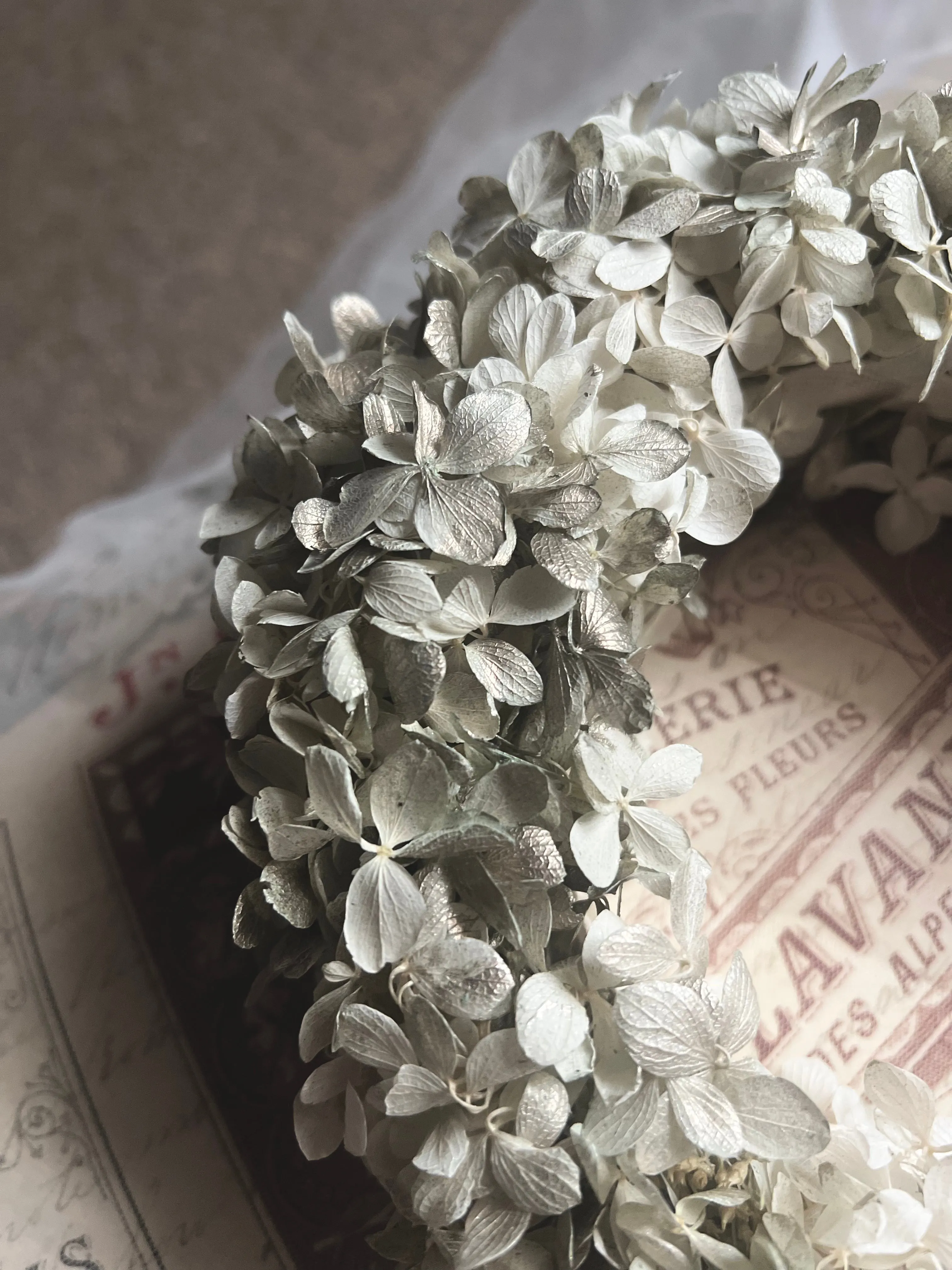 Winter Wonderland Inspired Wedding Crown, Frosty White and Silver Flower Crown for Brides, Hydrangea Tiara, Statement Headband for Wedding